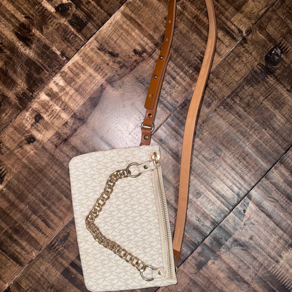 Elegant Cream and Tan Woven Crossbody Bag with Chain Detail